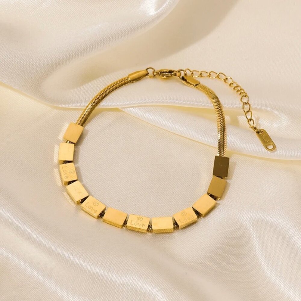NWT Square Charms Herringbone Bracelet 6" 18K Gold Platted Minimalist